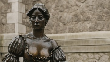 Molly Malone Ireland’s Legendary Figure in Irish Folklore